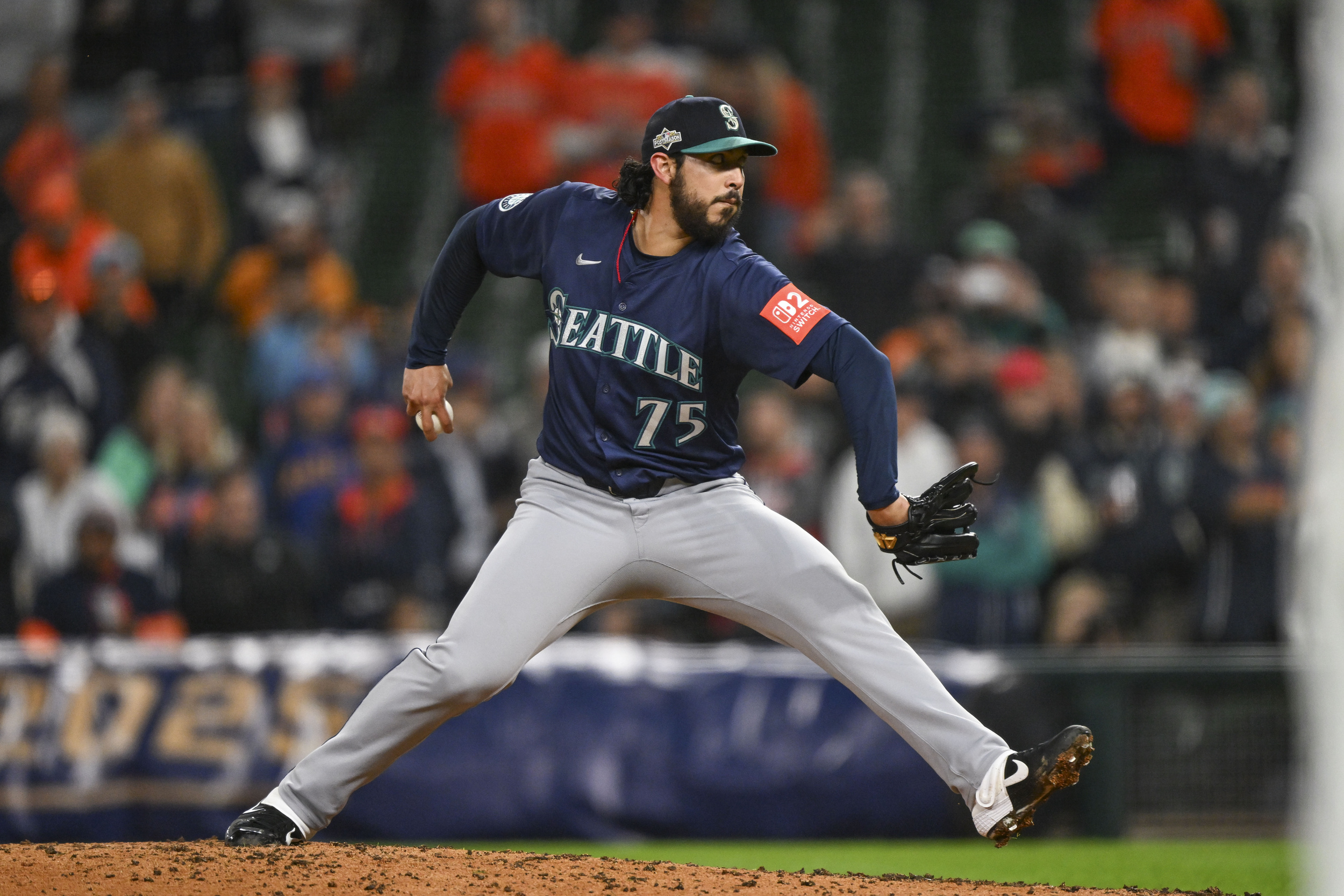 Mariners make no-brainer call on relief pitcher Andres Munoz