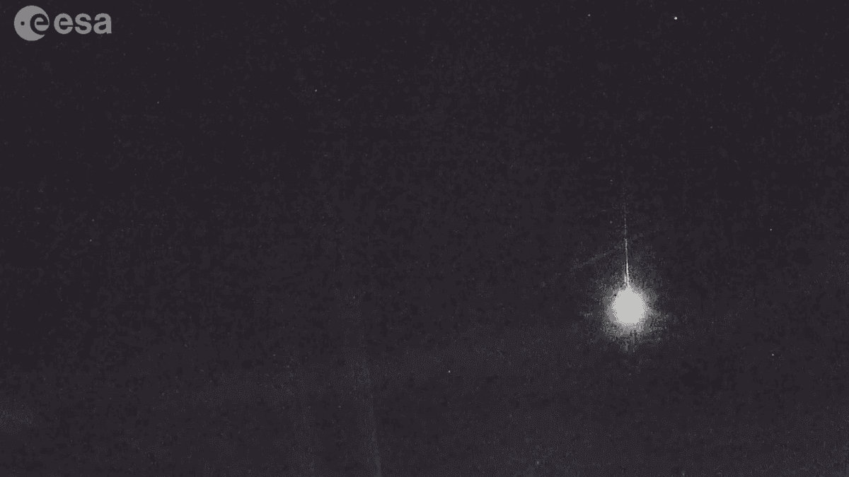 Watch: Cosmic Fireworks As Comet Fragment Traveling Over 80,000 ...