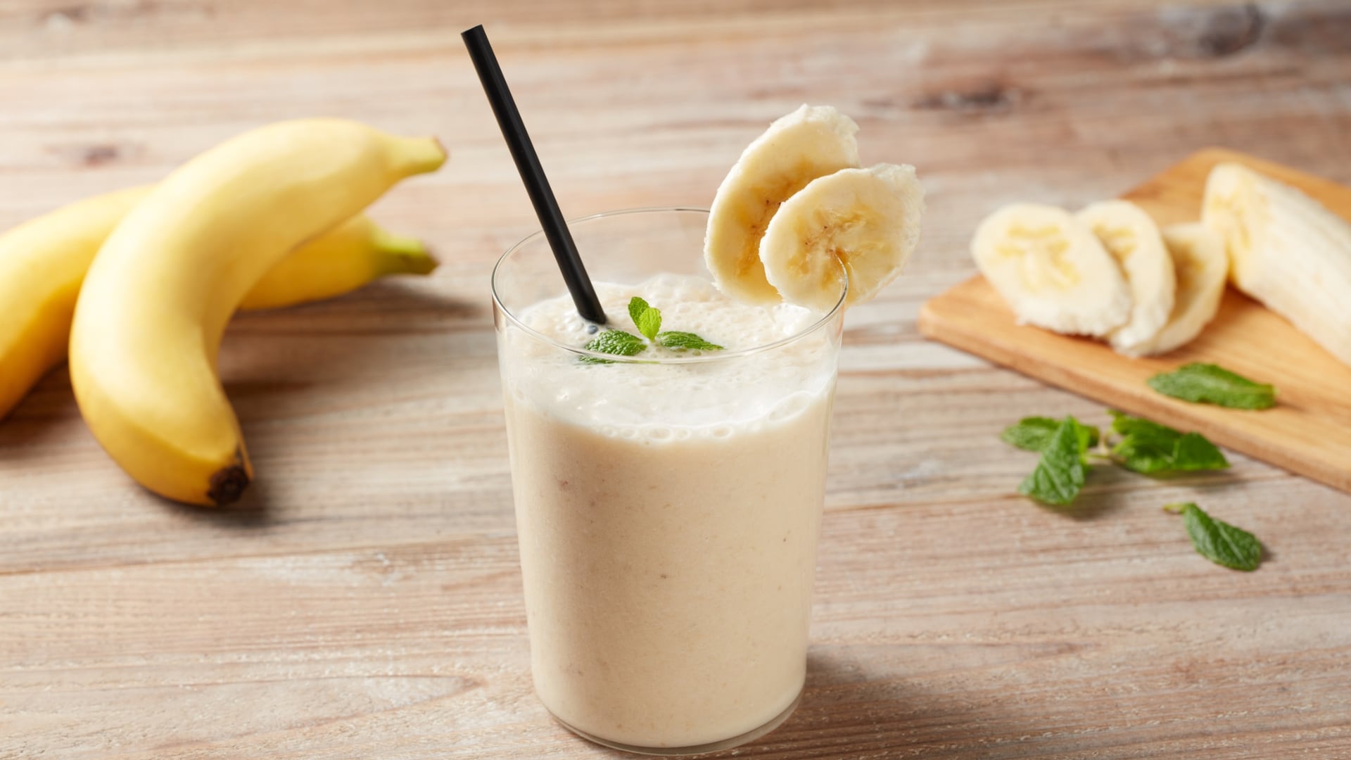 Licuado de platano y naranja: una bebida práctica para la salud diaria