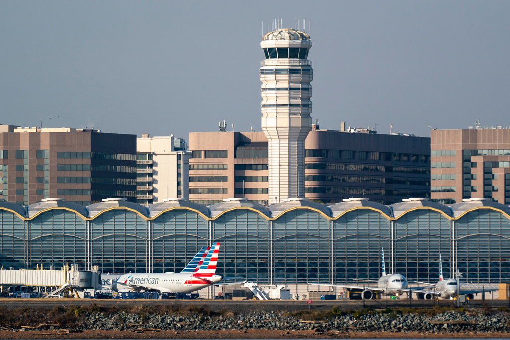 Shutdown grounds hundreds of flights Saturday; Sunday to bring over ...