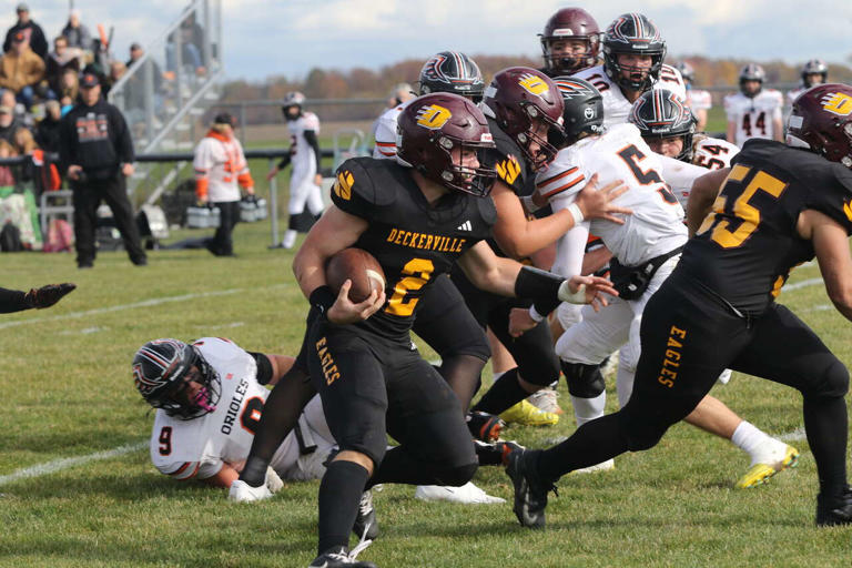 Caden Bucholtz named Tribune’s 2025 football standout athlete of the season