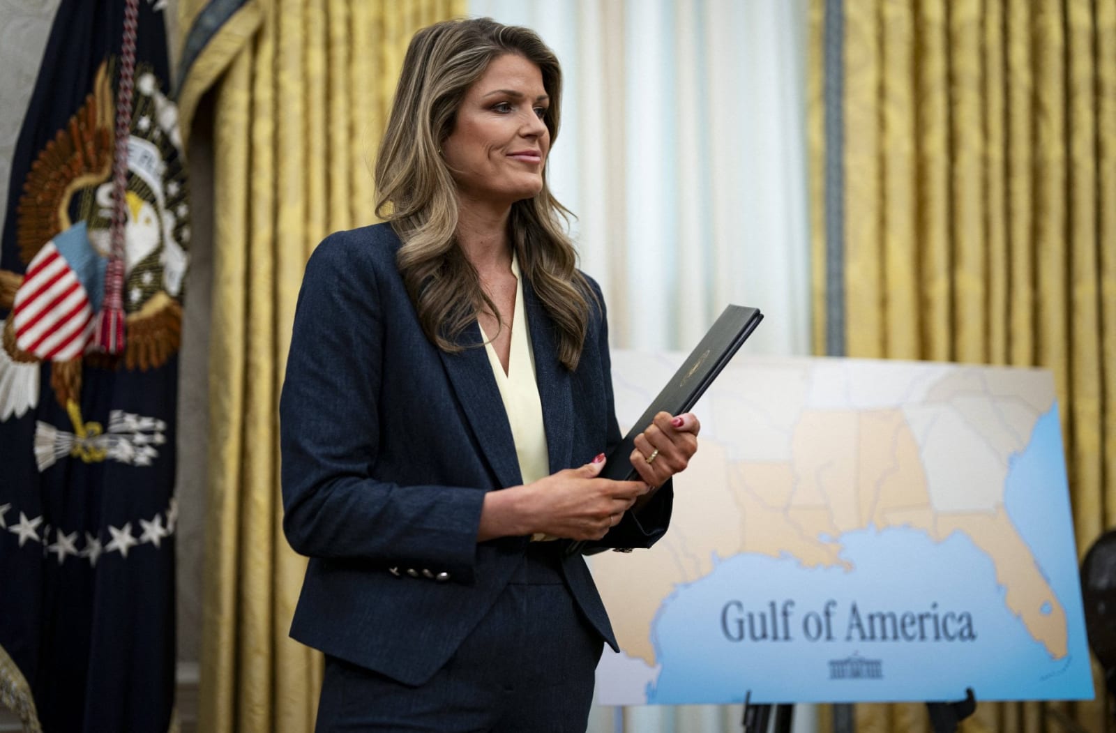 Some social media observers have been critical of newly appointed Justice Department attorney Lindsey Halligan’s work in the James Comey case, with one X user claiming Halligan “doesn’t have a clue about what she’s doing.” By: Al Drago – Pool via CNP / MEGA