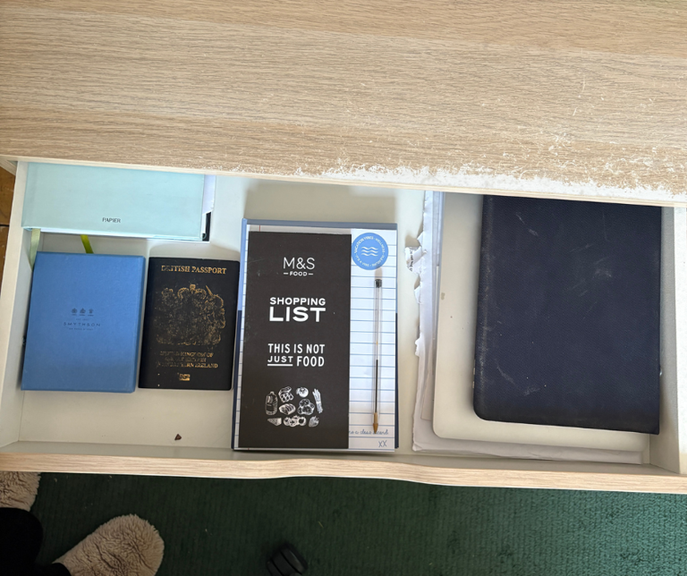 The easy 6-step S.I.M.P.L.E declutter method banished my desk clutter ...