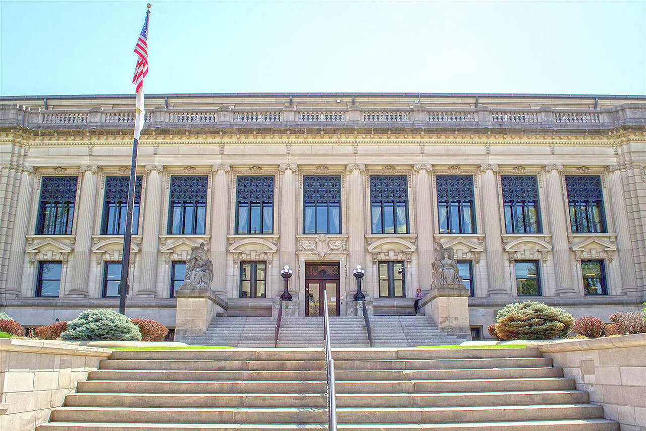 Illinois Supreme Court building to host ceremony for 64 new lawyers in ...