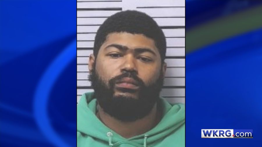 UPDATE: Mobile man arrested after police chase and crash