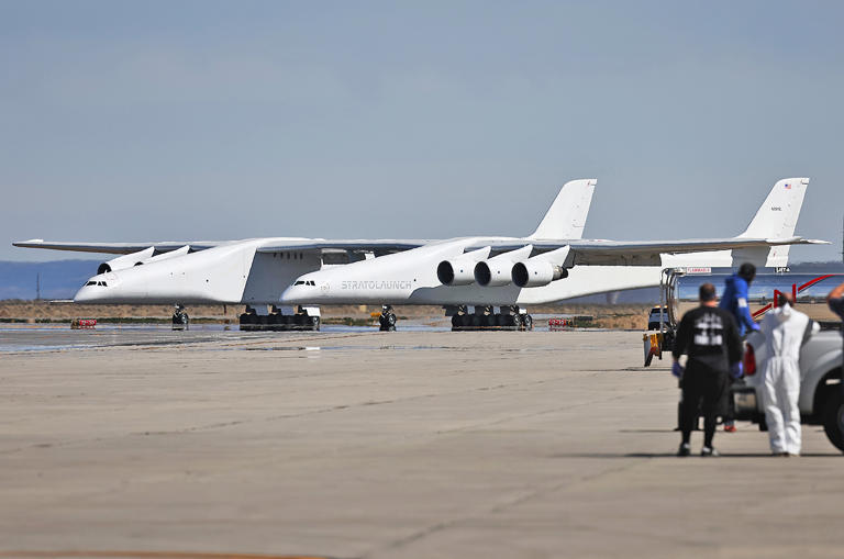 10 amazing aircraft they only built once