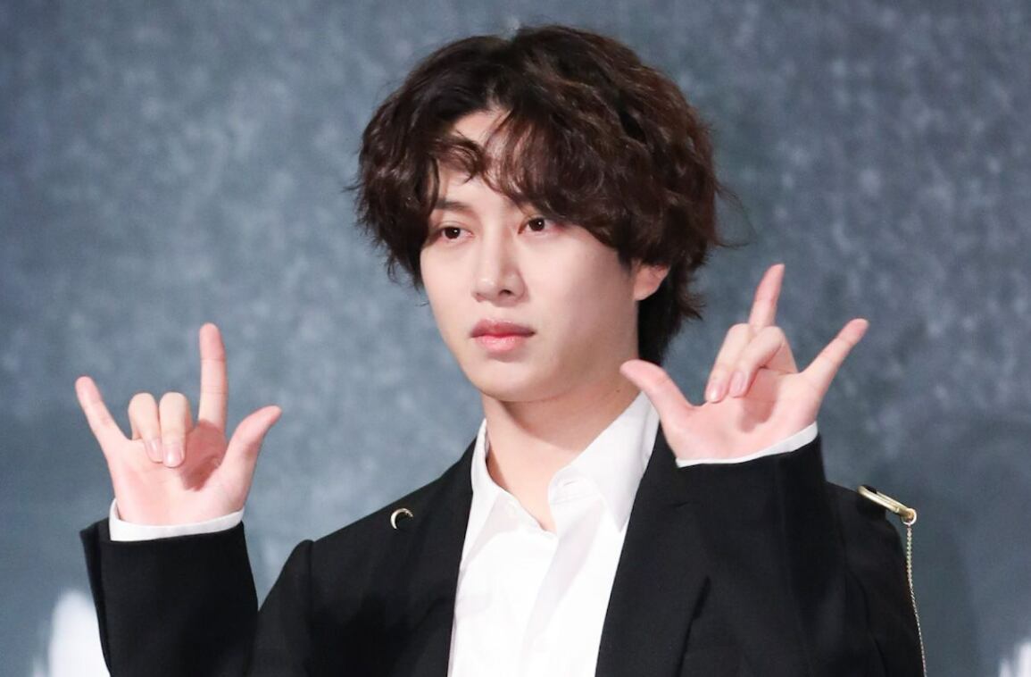 super-junior-s-kim-hee-chul-donates-100-million-won-to-cancer-patients