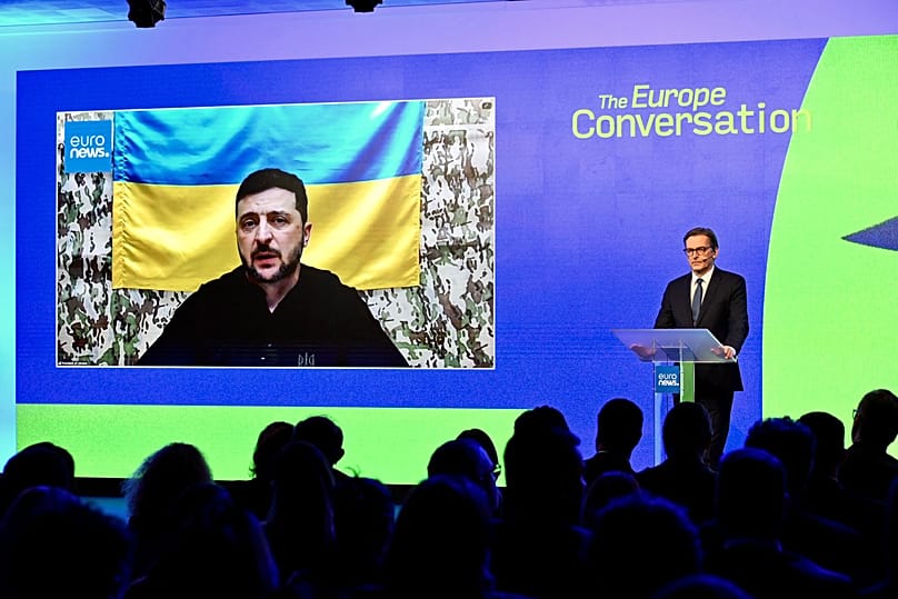 Le président ukrainien Volodymyr Zelensky participe au sommet sur l'élargissement d'Euronews par vidéoconférence le 4 novembre 2025. Euronews