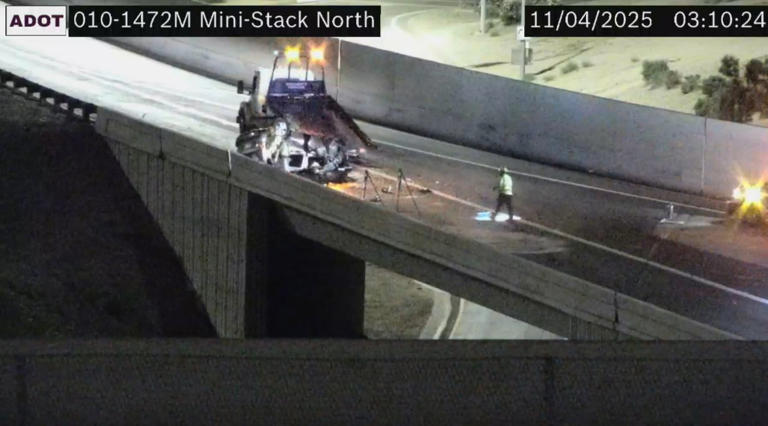 1 dead, 2 hurt after car crashes into median wall on Phoenix freeway ramp