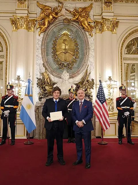 Milei recibe cartas credenciales del Embajador de Estados Unidos y ...