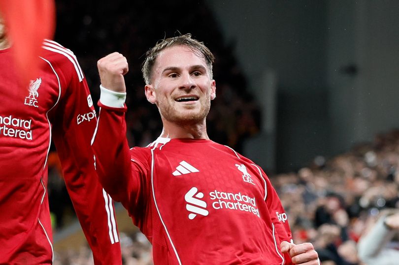 La explicación de Arne Slot sobre el centro del campo de tres resume la mala racha del Liverpool.