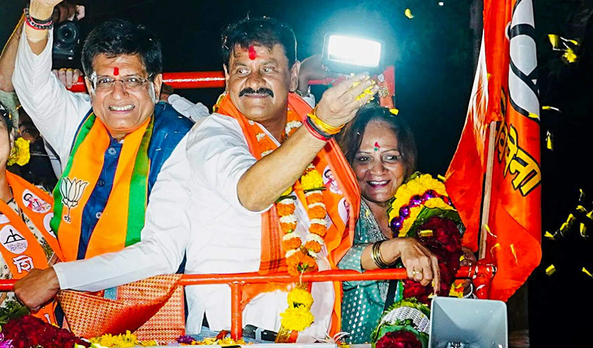 Controversy Erupts Over Marathi Hindi Language Remarks by Shiv Sena MLA