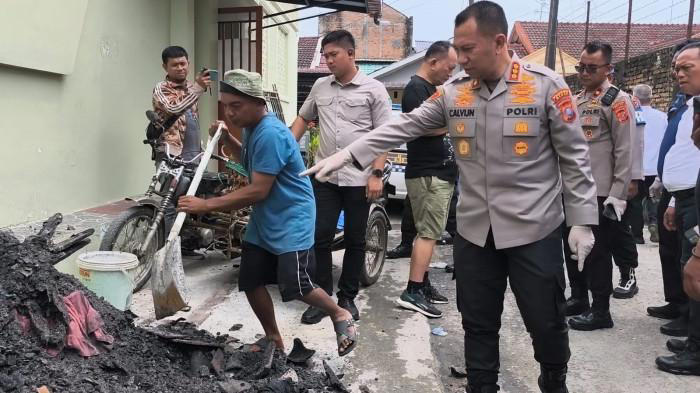Penyelidikan Lanjutan Rumah Hakim Khamozaro Waruwu yang Terbakar,Cari ...