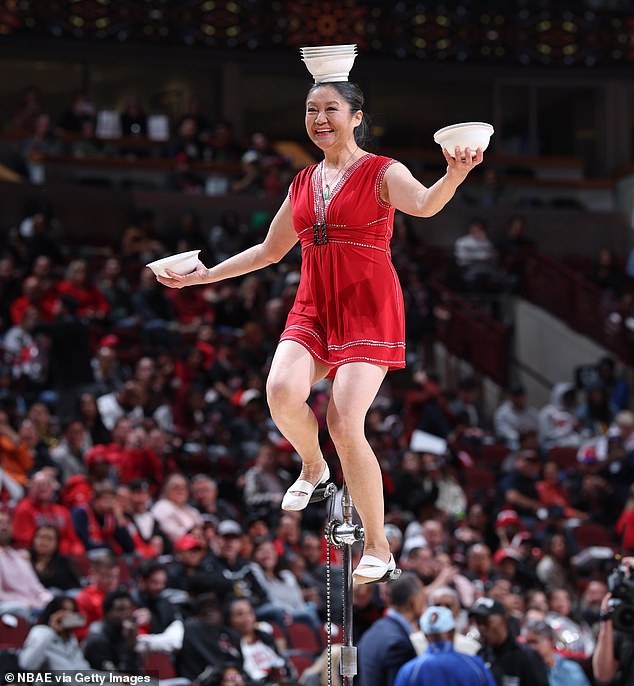 Red Panda Returns to NBA Halftime After Wrist Injury in Front of ...