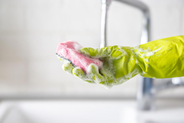 The secret meaning behind kitchen sponge colors