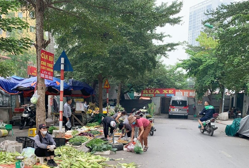 Hà Nội giải tỏa 28 chợ cóc, chợ tạm