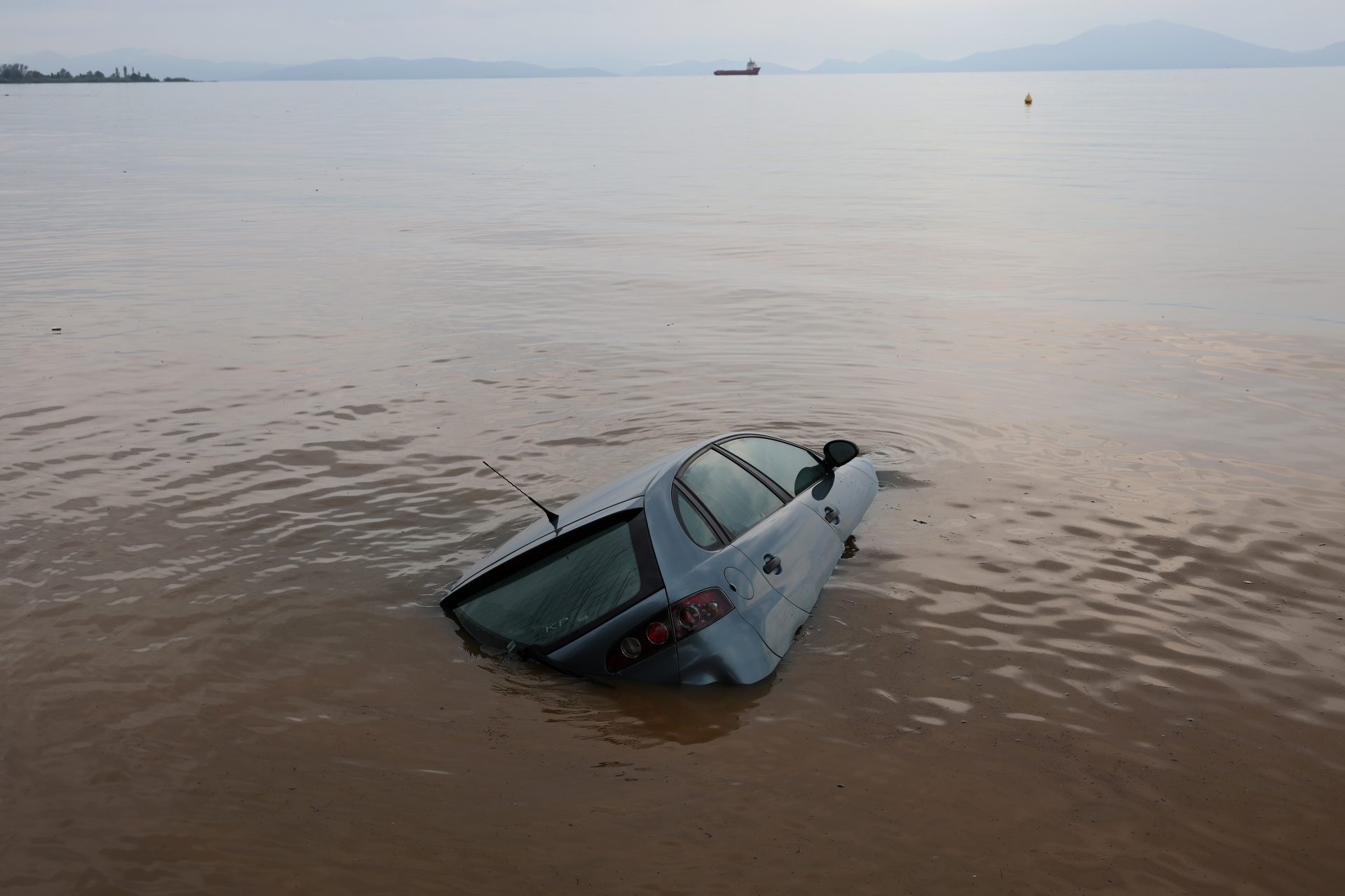 How to escape from a sinking car: Step-by-step survival guide
