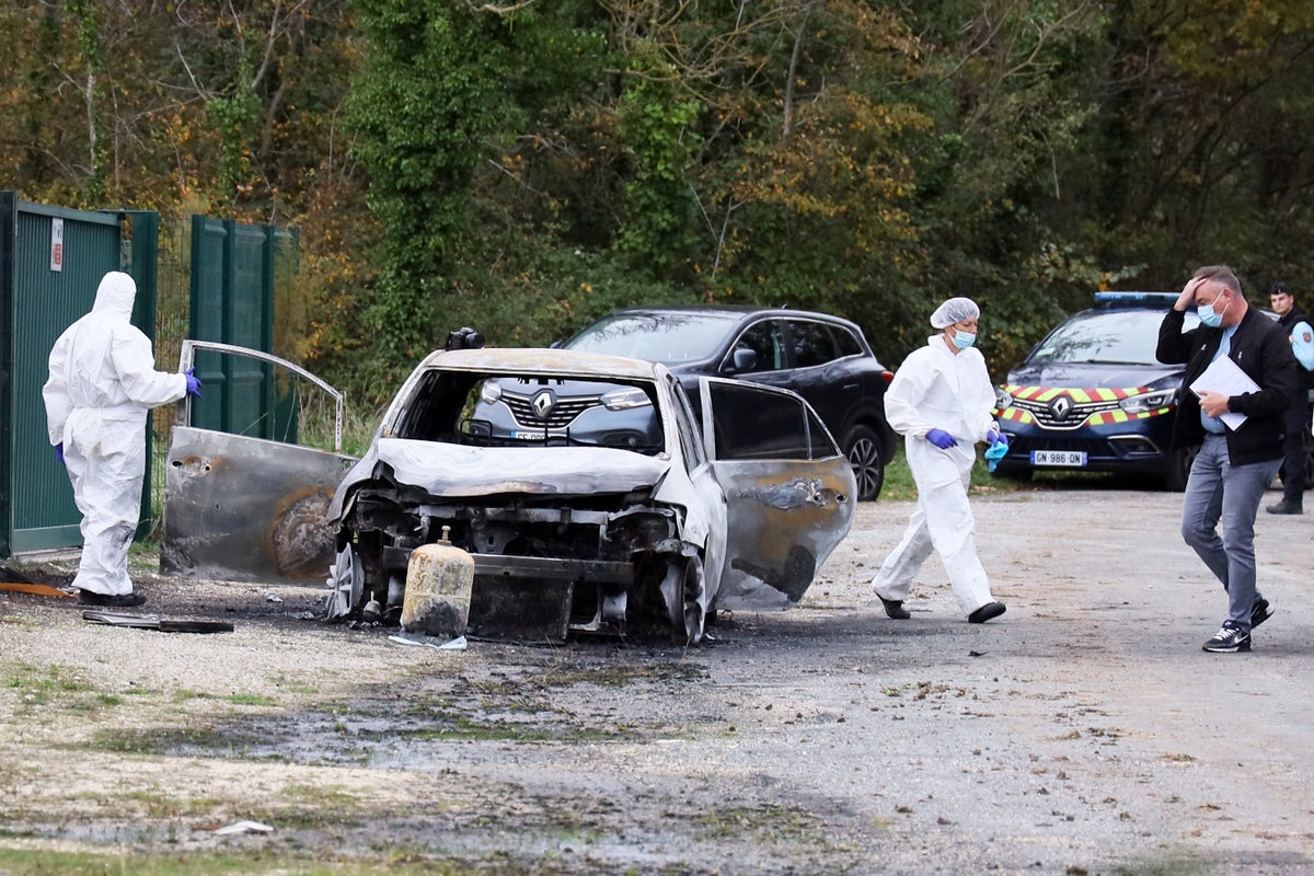 Conductor atropella a varias personas con su auto en una isla de Francia