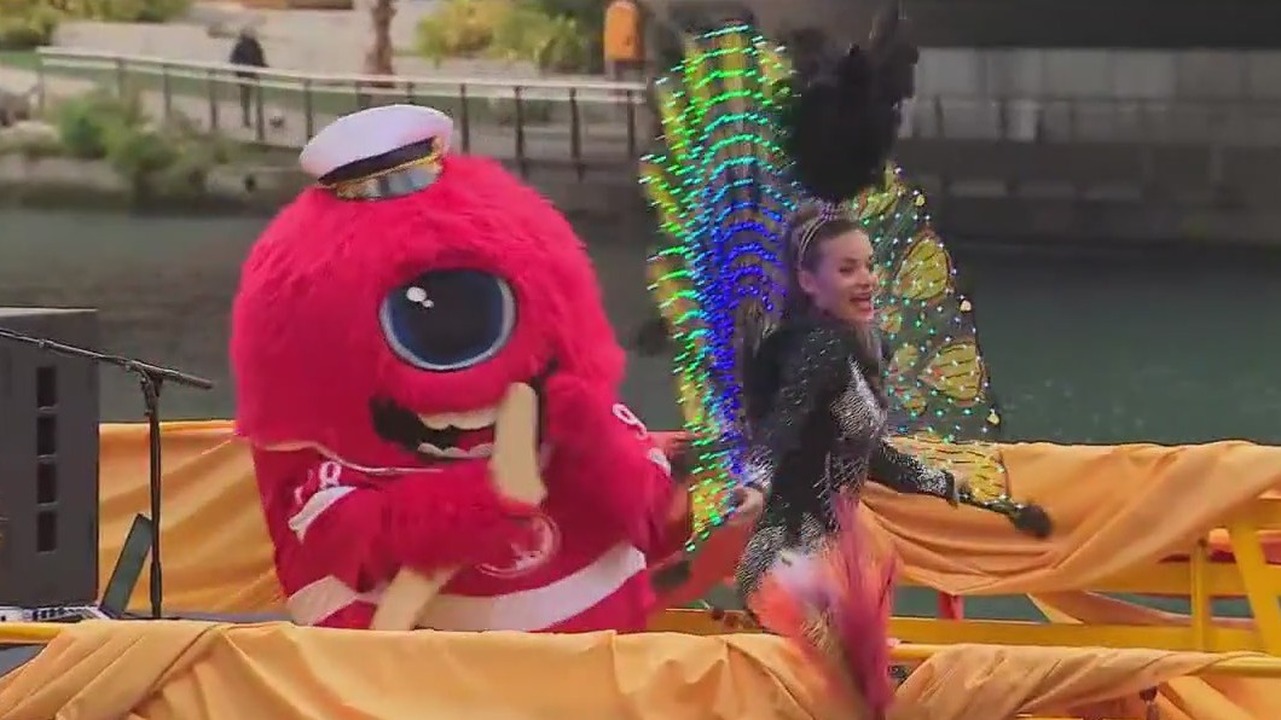 Jewel-Osco launches floating “Gravy Boat” on Chicago River to fight hunger