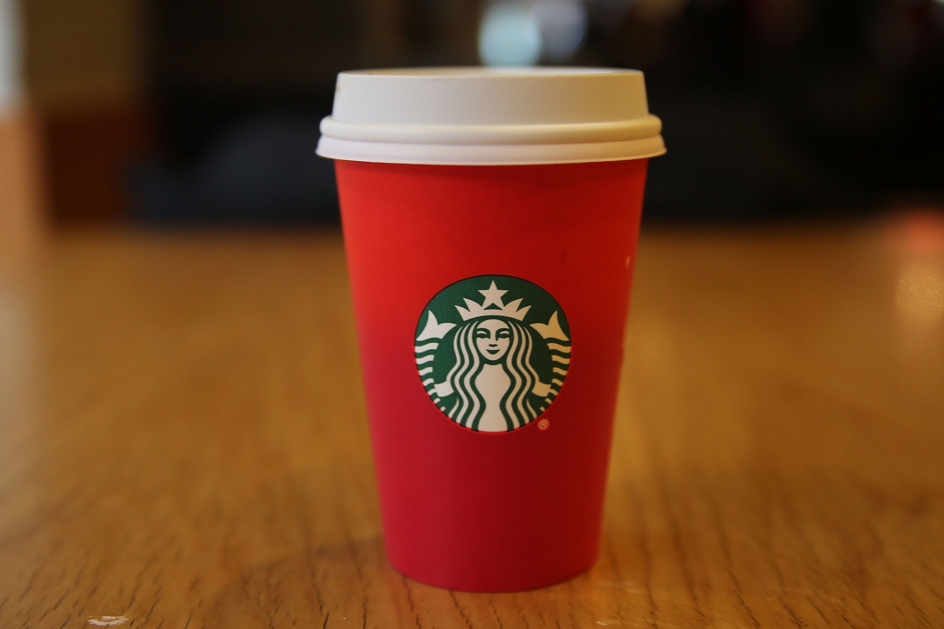 Starbucks workers in Des Moines, nationally, vote to authorize holiday ...