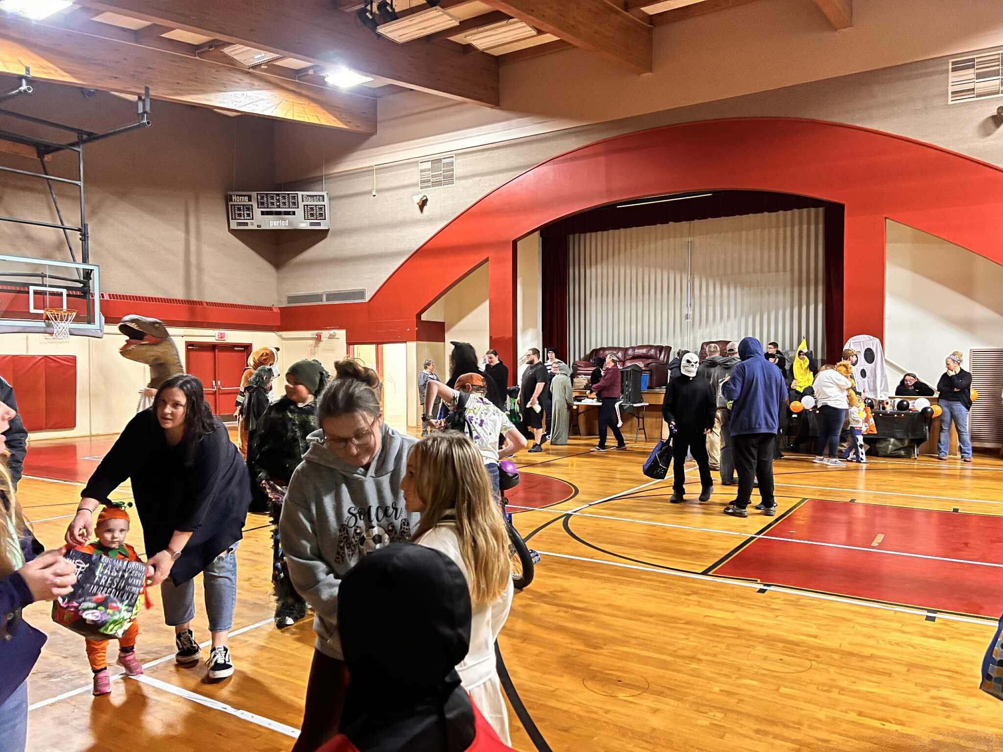Wet weather doesn’t stop Ashland’s Trunk or Treat