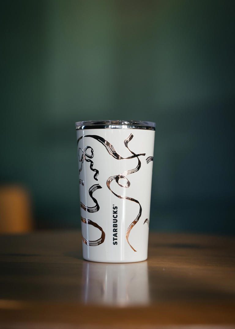 Starbucks 'Bearista' cup selling for hundreds on eBay. Brand apologizes ...