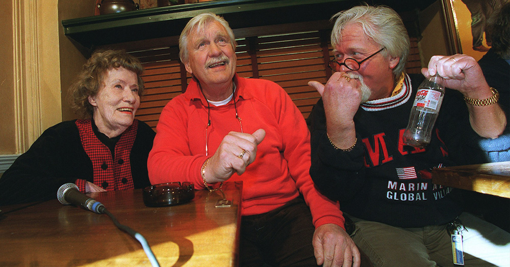 Aud Schønemann, Sverre Holm og Harald Heide-Steen jr. presenterte den 14. filmen om Olsen-banden, «Siste stikk», i 1999 Foto: Terje Bendiksby / NTB .