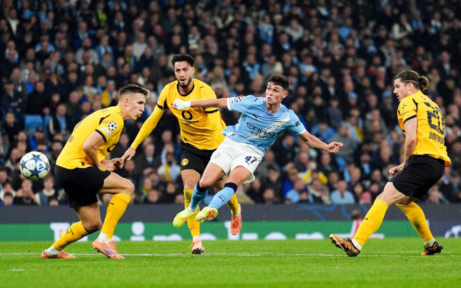 Foden hits top form as Man City thrash Dortmund