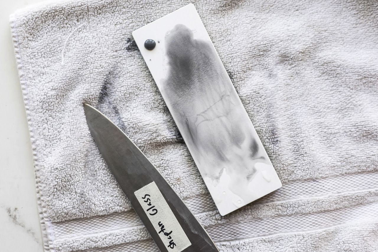 The Shapton Glass Whetstone on a white towel