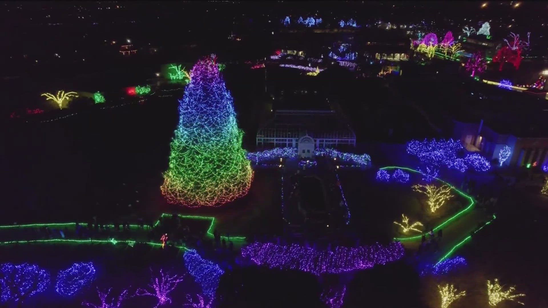 Toledo Zoo, Huntington Bank bring holiday cheer, Lights Before ...