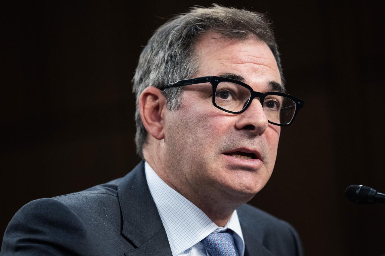 COREWEAVE CEO DEFENDS SPENDING PLANS AS STOCK PLUMMETS 18 visual data 4