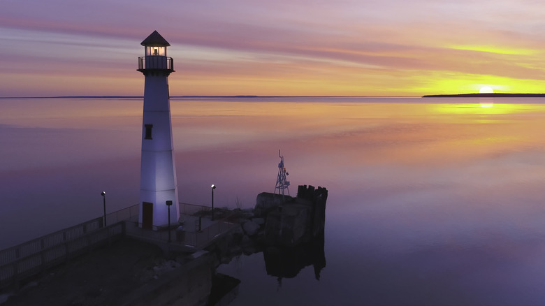 The State With The Most Picturesque Lighthouses Feels Like A Coastal ...