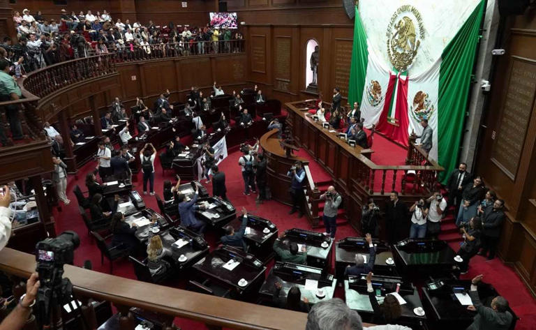En sesión extraordinaria, los diputados aprobaron la designación de Grecia Quiroz como alcaldesa de Uruapan (05/10/2025). Foto: Captura de pantalla