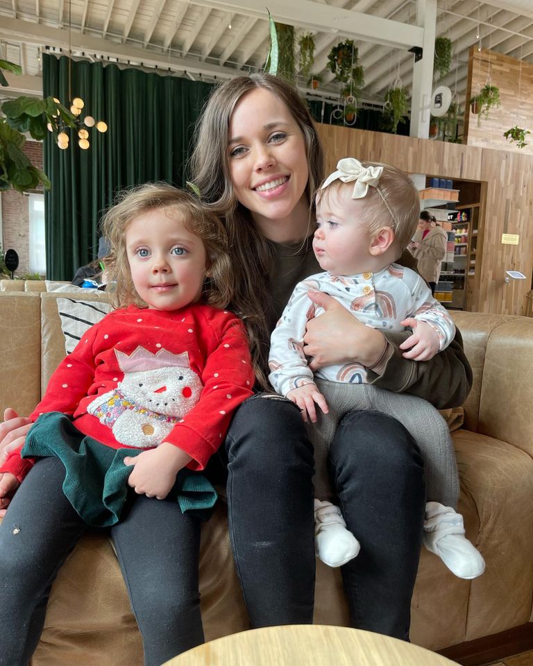 Jessa Seewald and her daughters Ivy and Fern.