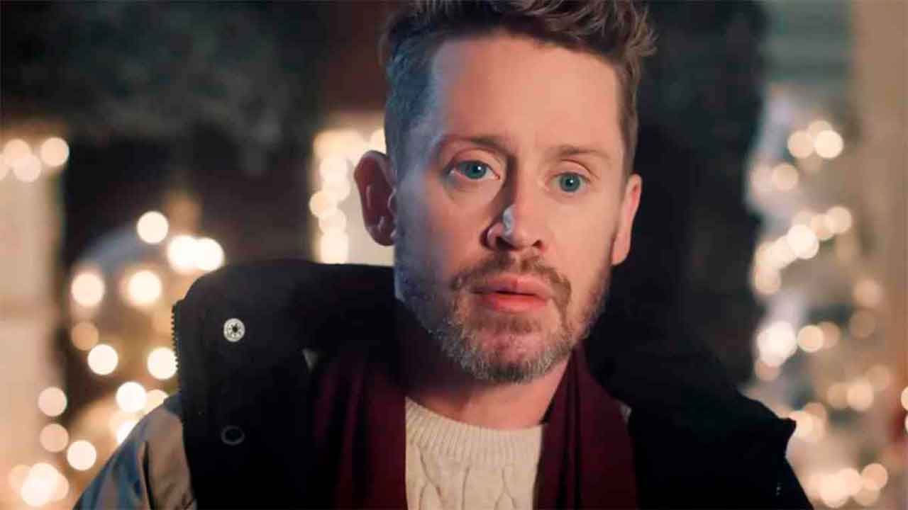 Macaulay Culkin è protagonista di uno spot natalizio e riprende il suo ...