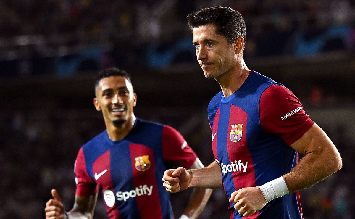 Why are Robert Lewandowski and Raphinha not playing today for Barcelona ...