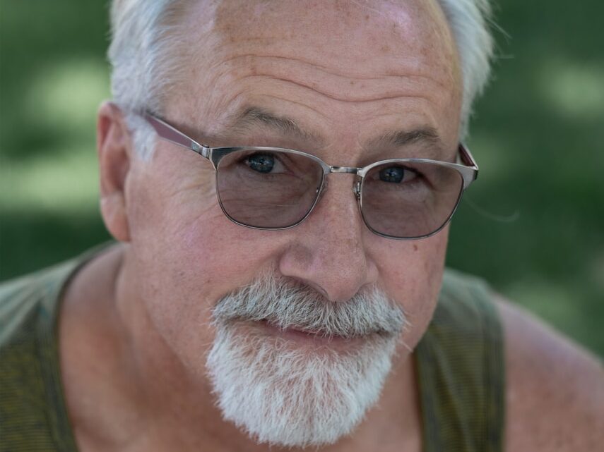 15 Things Men Over 60 Wish They Could Tell Their Younger Selves