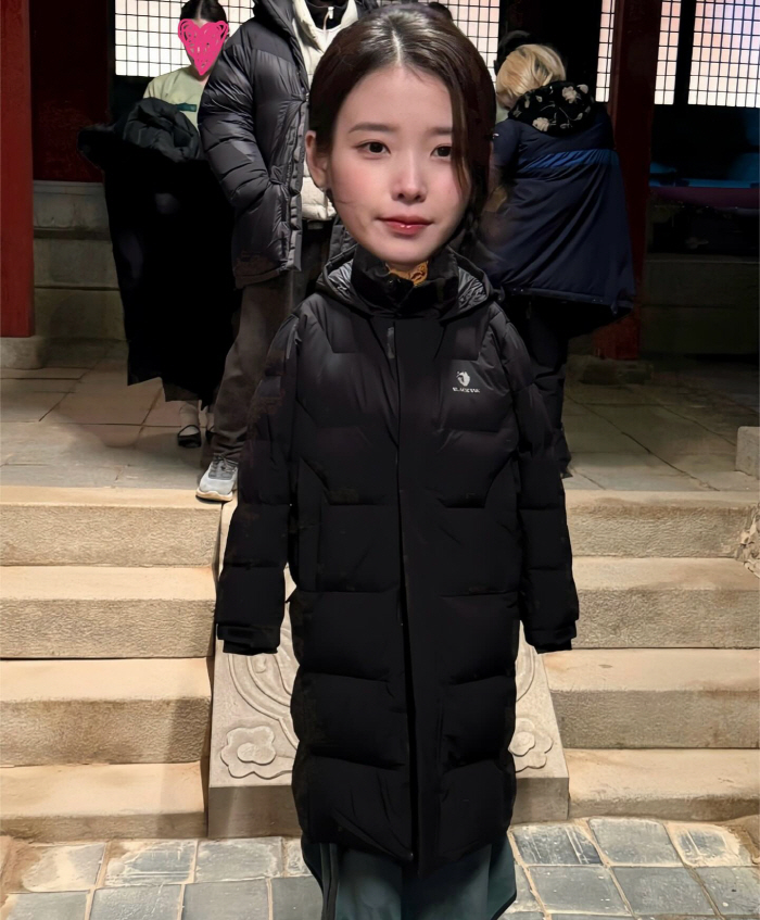 IU's curly hair has changed dramatically...It's a human palette.