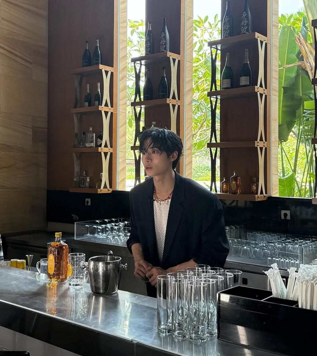 8 Potret Choo Young Woo di Bali 2025, Pemulihan Sambil Bekerja 3 AA1PTNKC