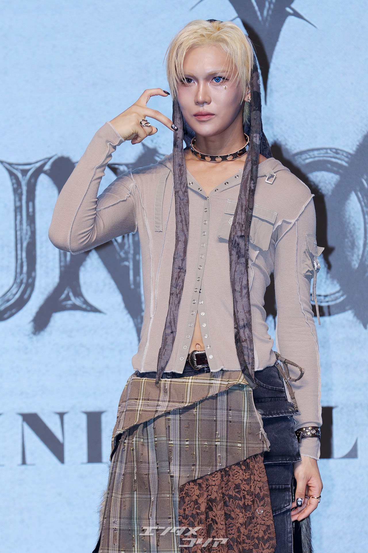 フォト】XLOVヒョン、吸い込まれそうなブルーアイ