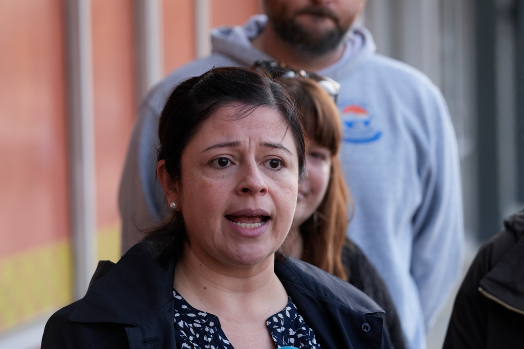 Chicago day care worker detained by immigration agents at drop-off time ...