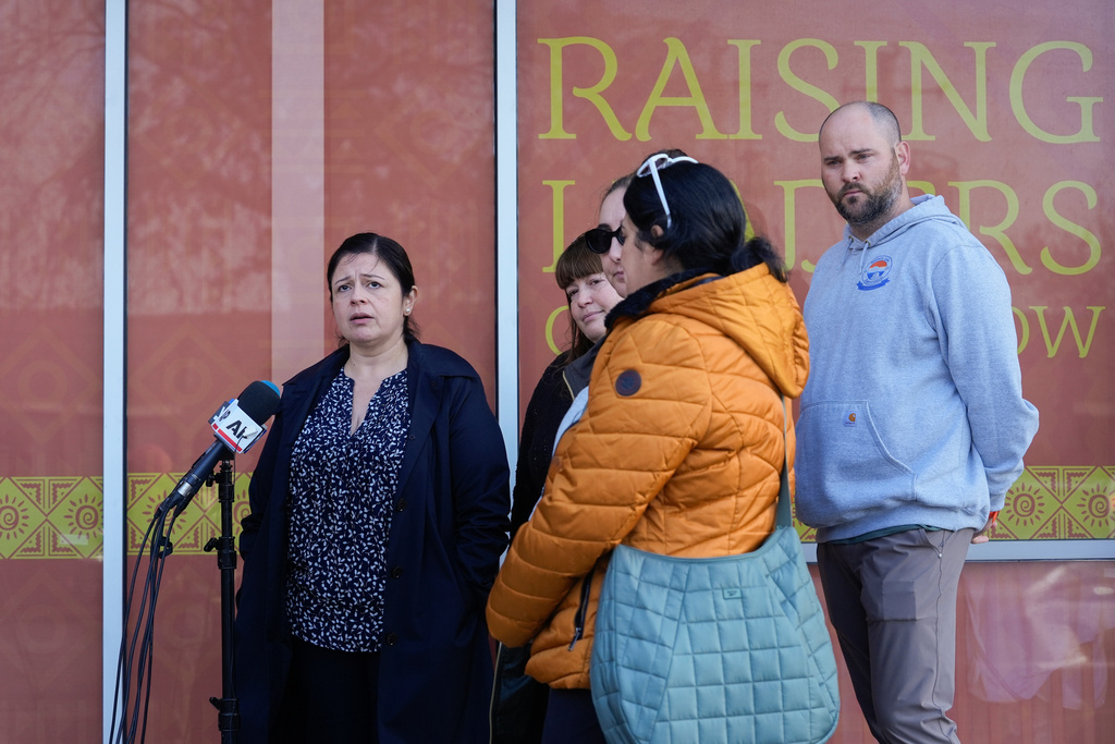 Chicago day care worker detained by immigration agents at drop-off time ...