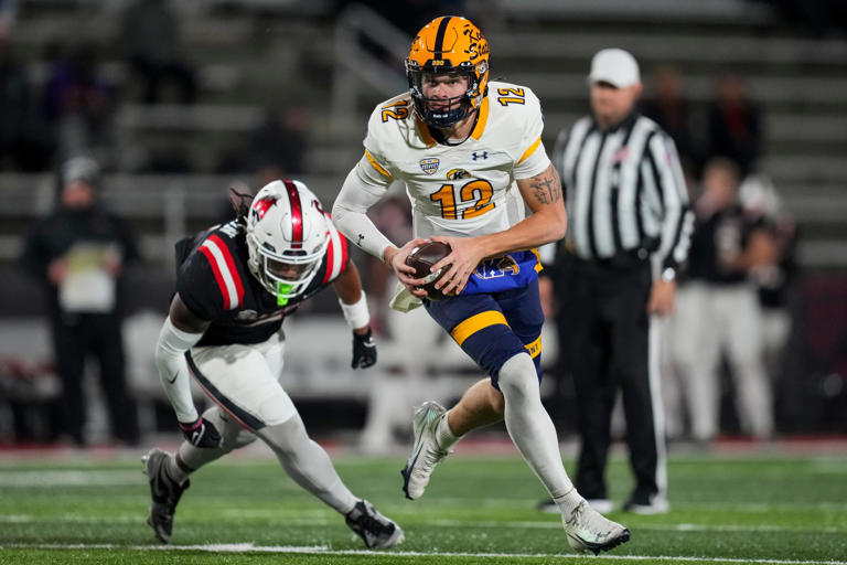 Kent State vs Akron football score, recap. KSU seizes Wagon Wheel in ...