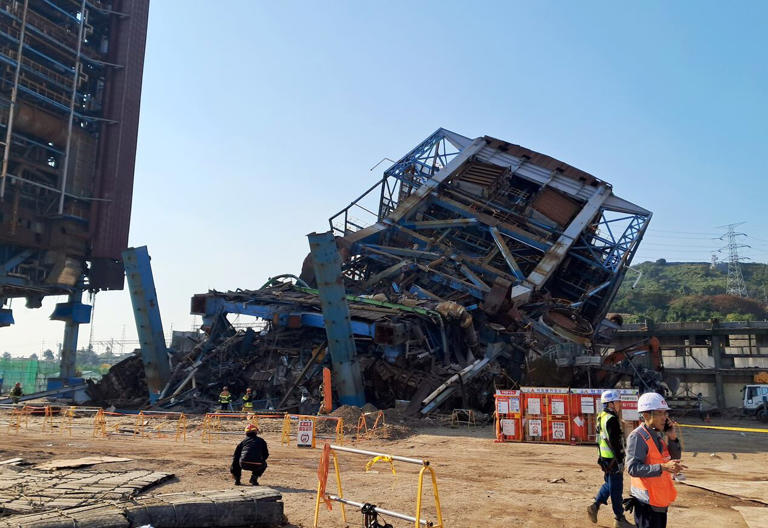 Ulsan Thermal Power Plant Collapse Traps 7, 2 Rescued
