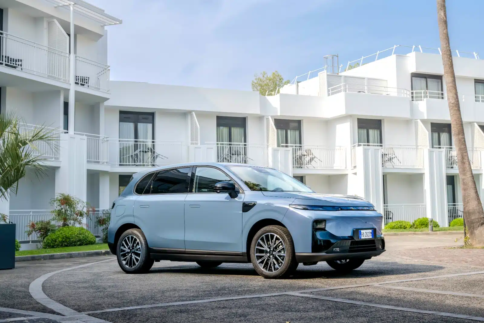Prova Leapmotor B10: il SUV cinese di Stellantis è più europeo di ...