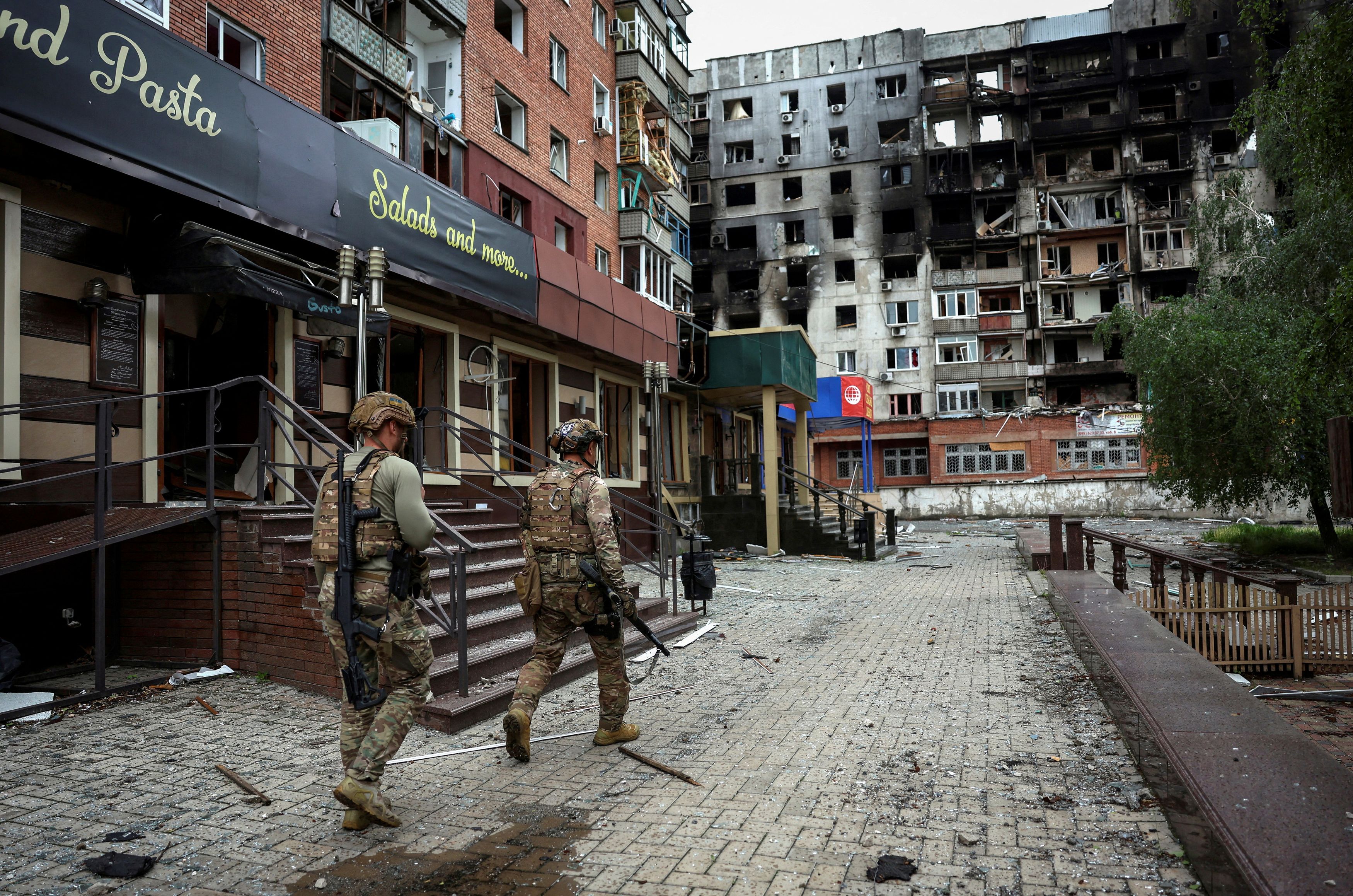 As Pokrovsk is set to fall, Ukraine must choose to fight or save troops