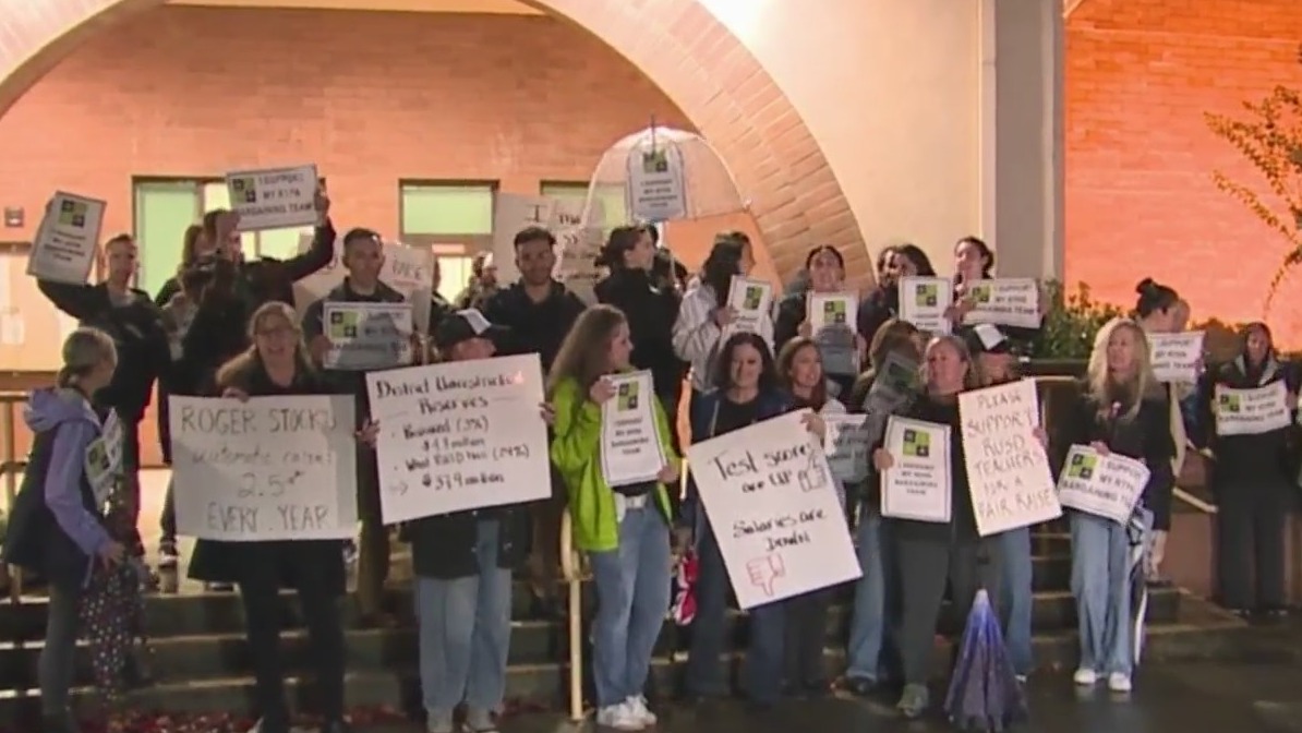 Rocklin teachers fight for new contract, higher pay