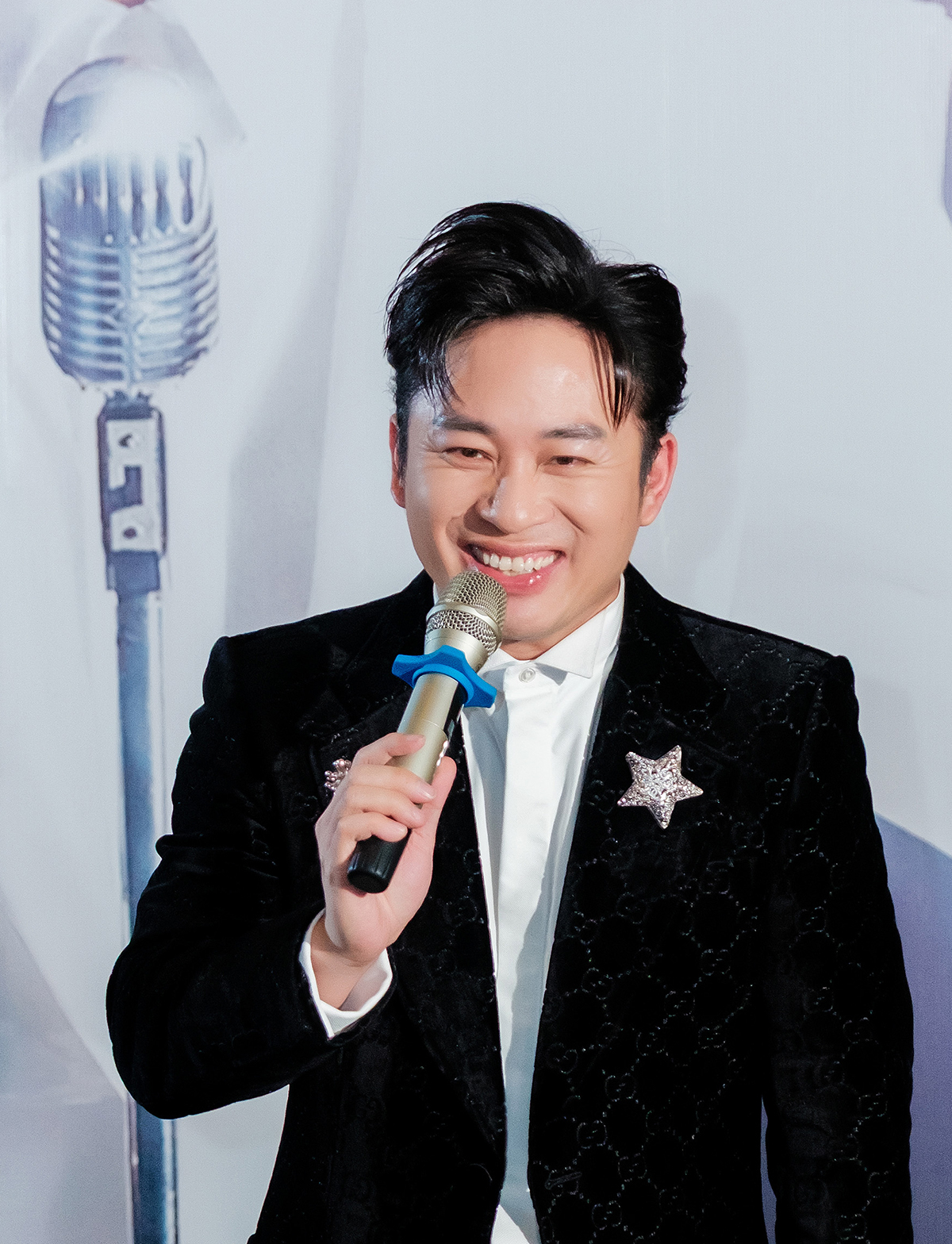 Tùng Dương ra đĩa than về nhạc xưa