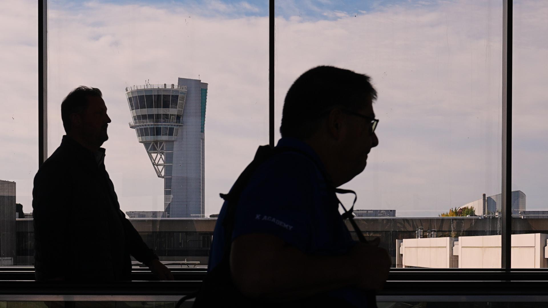 Thousands of flights expected to be cancelled amid government shutdown