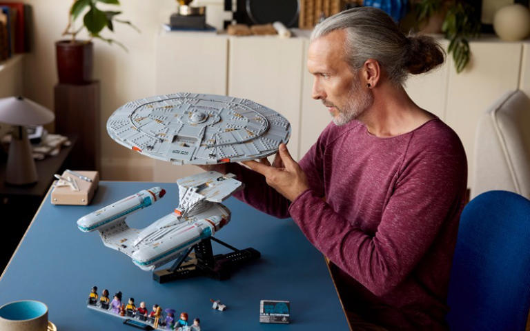Set Phasers To Fun: LEGO's First Star Trek Set Is The Next Generation's ...